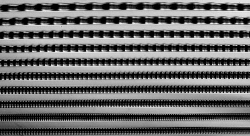 Under a microscope the change in a grooves appearance between bass and trebble becomes visible.