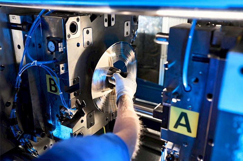 Fitting the stmpaer to an injection moulded record press